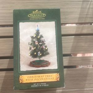 NIB 2002 Hallmark Handcrafted Christmas Tree w/ Decorations-set of 8 pieces